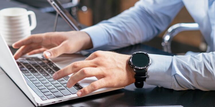 Update policy: fixing it for browser patches — photo 1 - STACKwebzine IT admin reviewing an update policy on a laptop screen