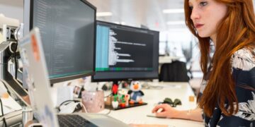 Supply chain attacks: what small teams need — photo 1 - STACKwebzine Developer checking a website for signs of a supply chain attack