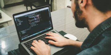 Version control matters for solo projects — photo 1 - STACKwebzine Solo developer relying on version control while coding alone